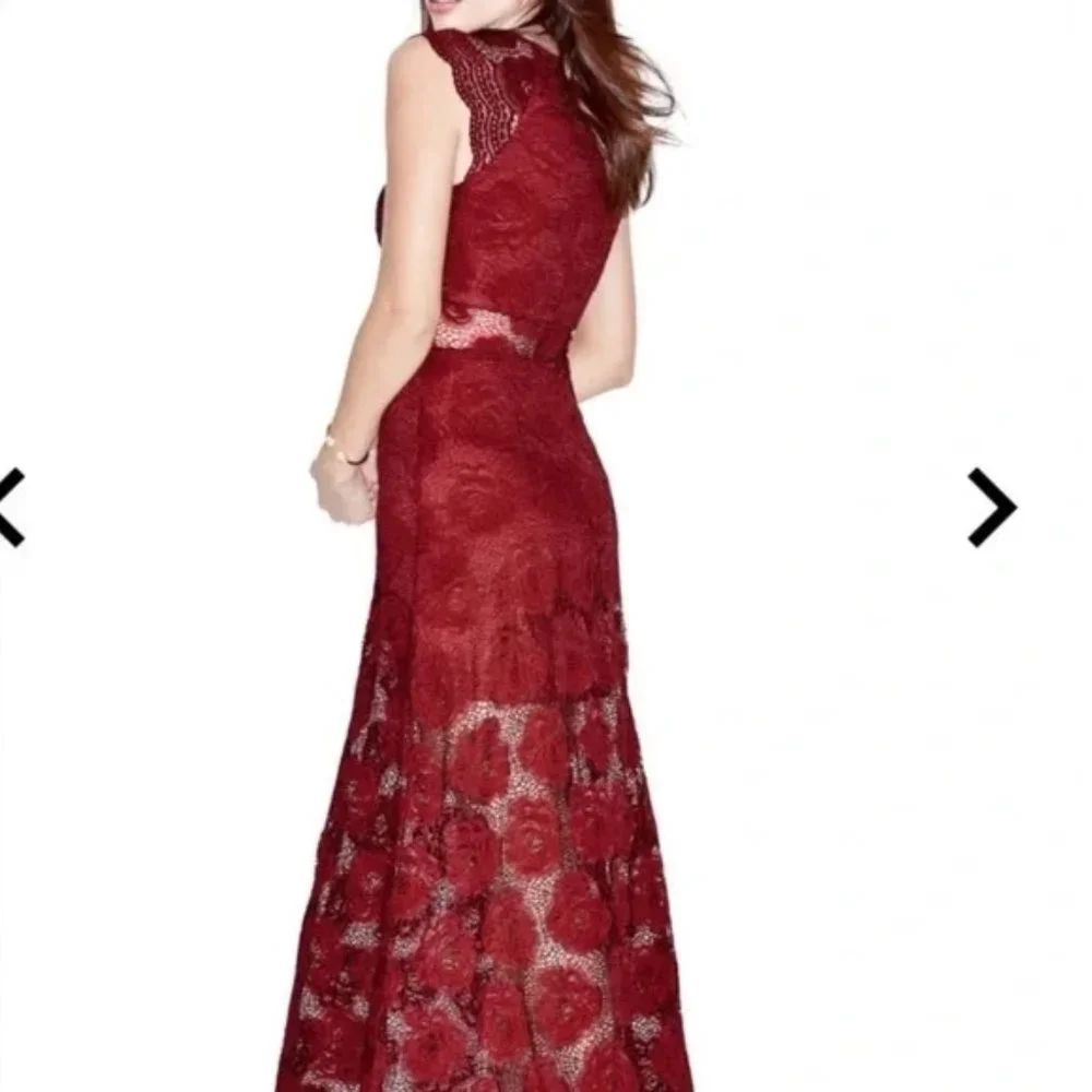 🌹🌹Marciano Red Lace Reveal and Conceal Maxi Dress🌹🌹 - Picture 2 of 8